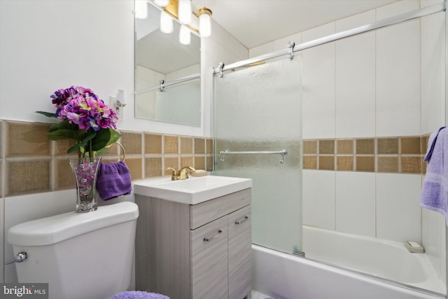 full bathroom featuring vanity, enclosed tub / shower combo, toilet, and tasteful backsplash