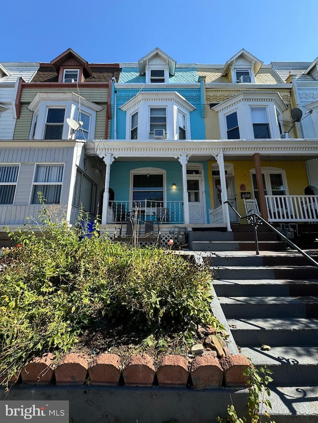 view of front facade featuring a porch