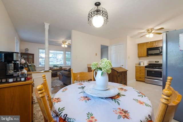 dining space with ceiling fan