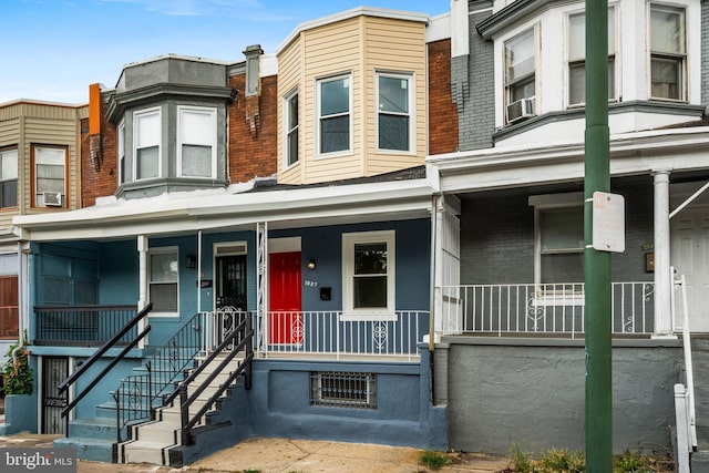 townhome / multi-family property featuring covered porch