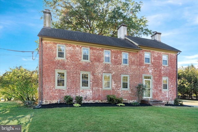 view of front of house with a front lawn