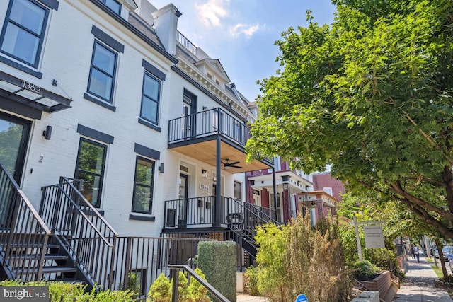 exterior space featuring a balcony