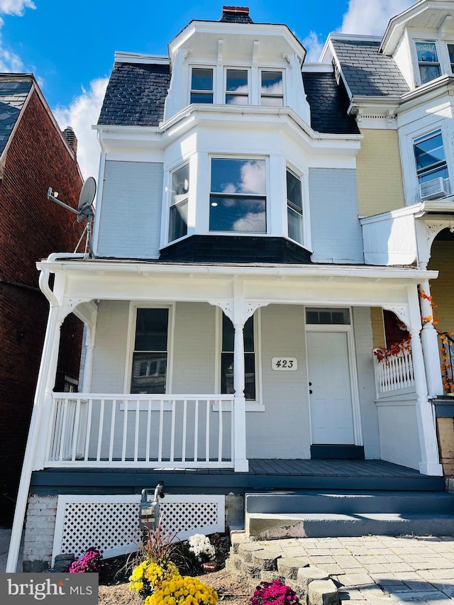 view of front of property with covered porch