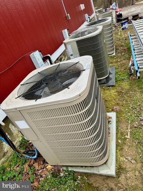 19 N Bridge St, Round Hill, VA 20141 - exterior view of central AC unit