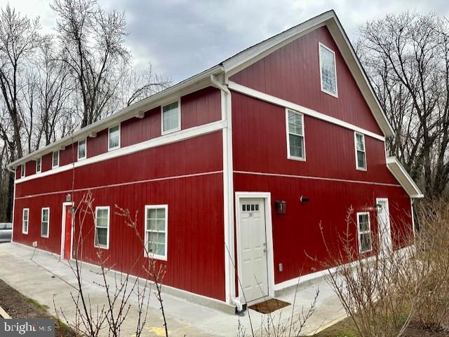 19 N Bridge St, Round Hill, VA 20141 - view of side of property