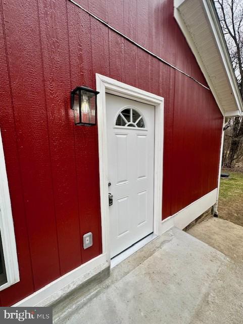19 N Bridge St, Round Hill, VA 20141 - view of entrance to property