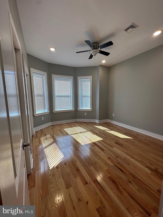 unfurnished room with light hardwood / wood-style floors and ceiling fan