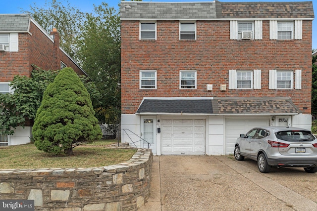 view of front facade featuring a garage