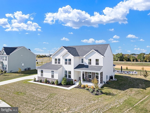 view of front of home featuring a front yard