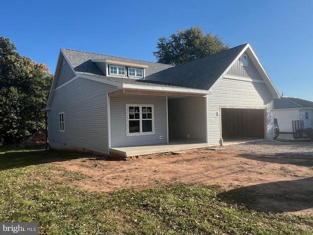 view of front of house featuring crawl space, dirt driveway, a garage, and roof with shingles