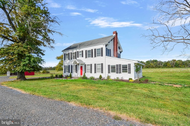 view of front facade with a front lawn