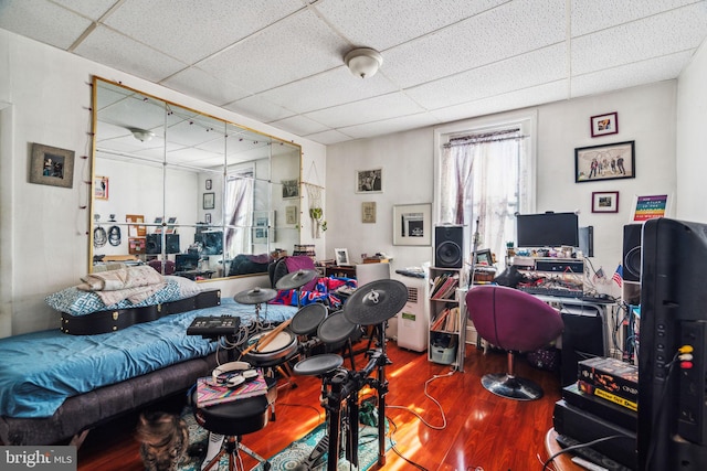 living room with a drop ceiling and hardwood / wood-style floors