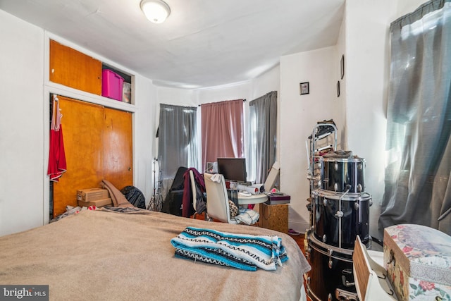 bedroom with a closet