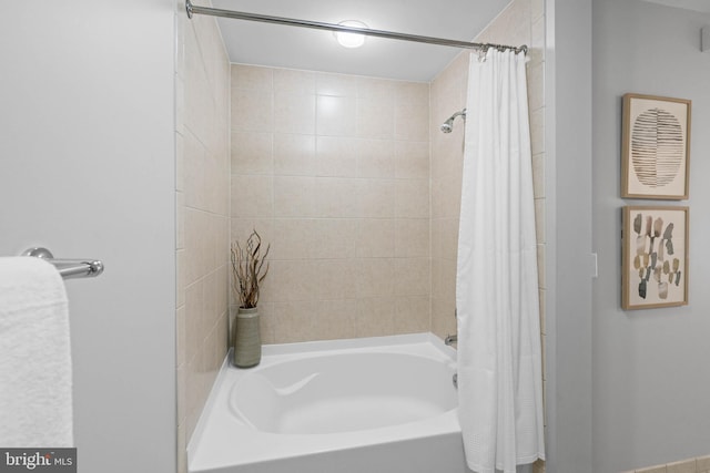 bathroom with shower / bath combo with shower curtain