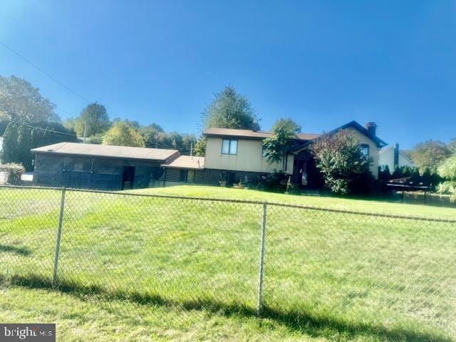 view of front of property with a front yard