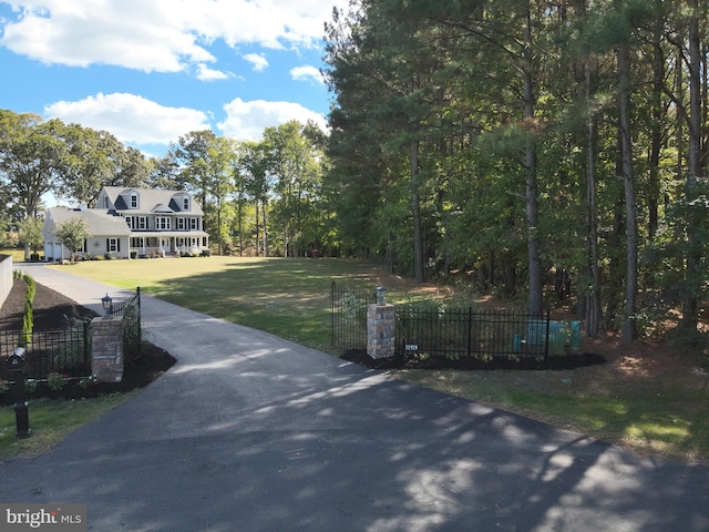 view of property's community featuring a lawn