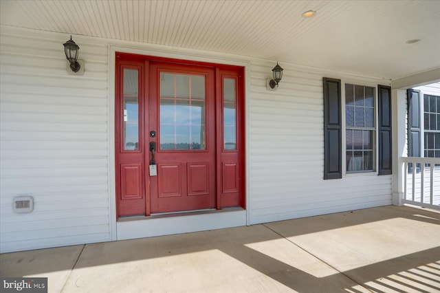 doorway to property with covered porch