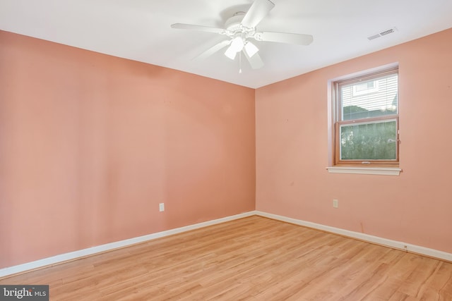 empty room featuring light hardwood / wood-style floors and ceiling fan