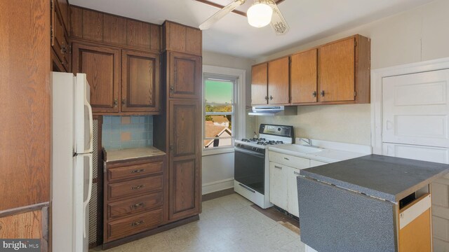 kitchen featuring tasteful backsplash, ceiling fan, and white appliances