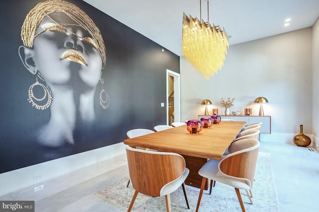 dining area with a notable chandelier