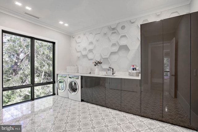 laundry area featuring sink, crown molding, and independent washer and dryer