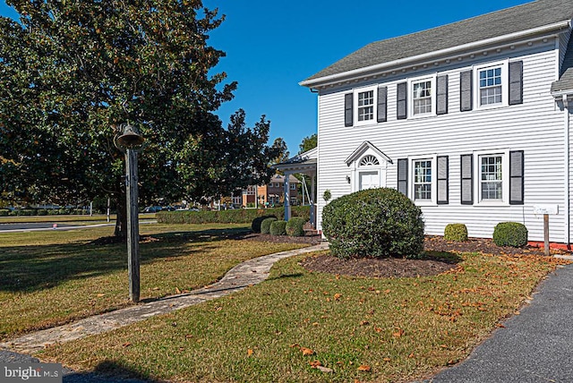 view of front of house with a front lawn