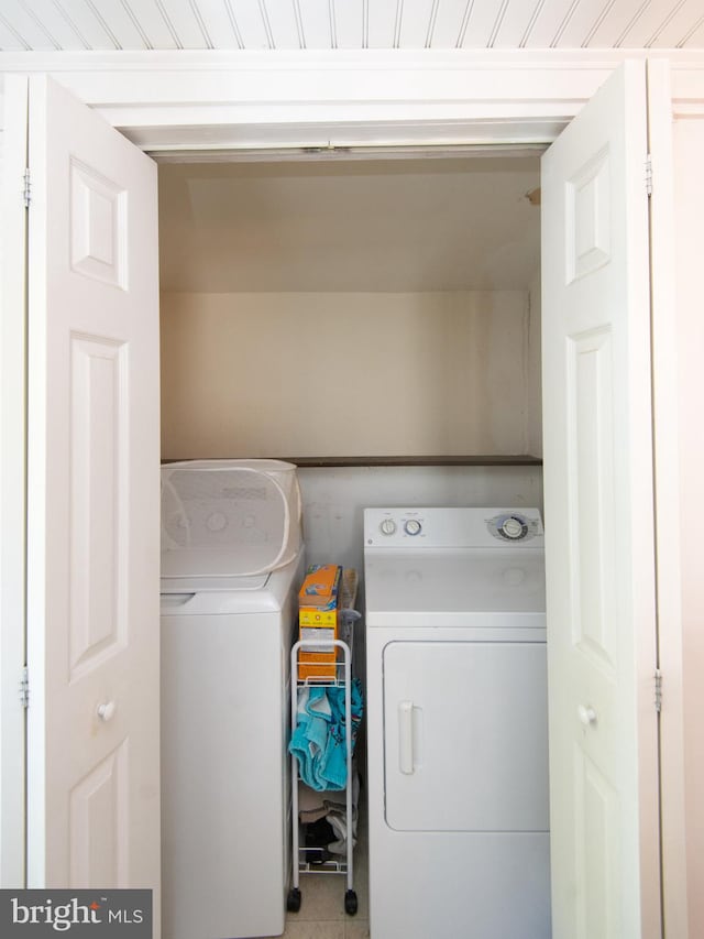 clothes washing area with washing machine and clothes dryer