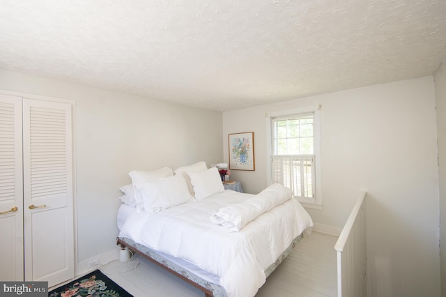 bedroom with a closet and a textured ceiling