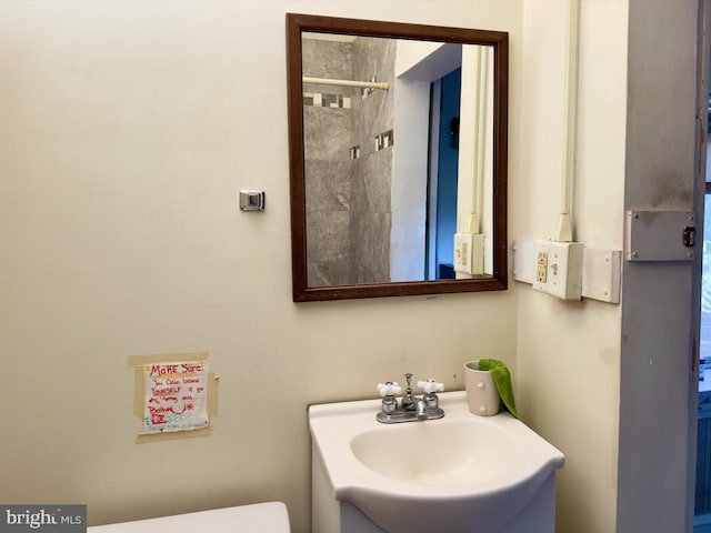 bathroom featuring toilet and sink