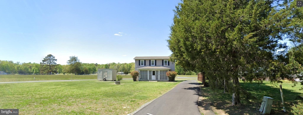 view of front of property with a front yard