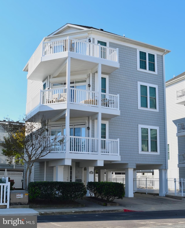 view of front of house with a balcony