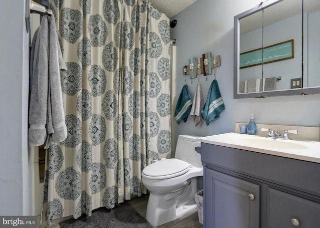 bathroom with a shower with curtain, vanity, and toilet