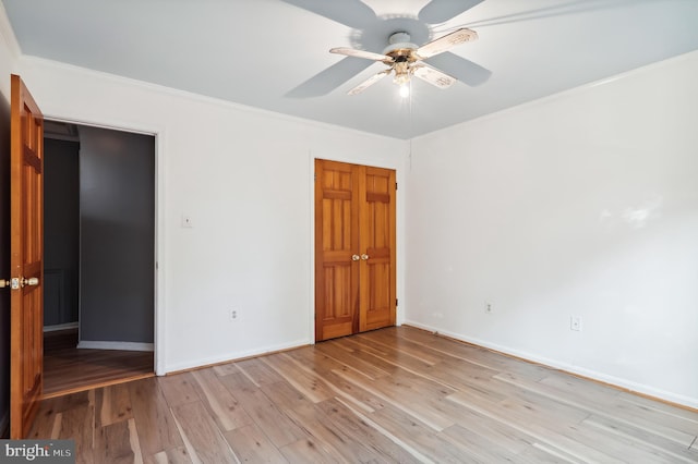 unfurnished bedroom with light wood-type flooring, ceiling fan, and crown molding