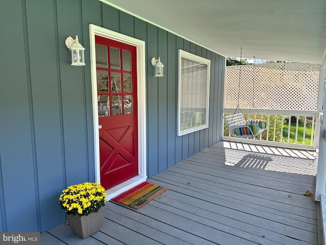 property entrance featuring a porch