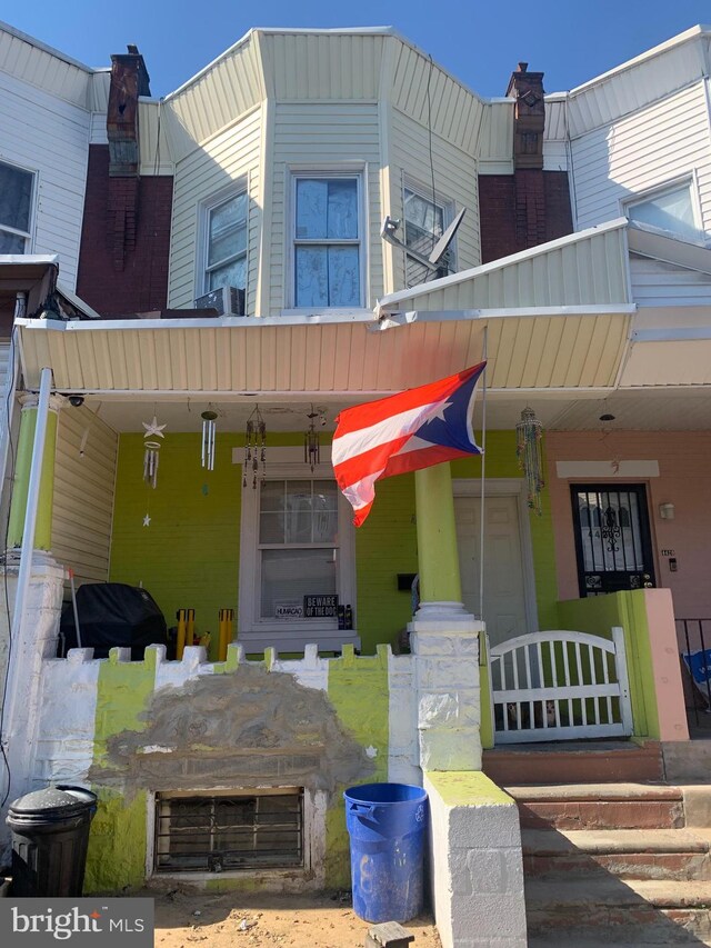 view of front facade featuring covered porch