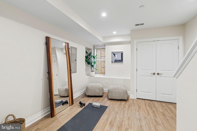 exercise room with light wood-style floors, visible vents, baseboards, and recessed lighting