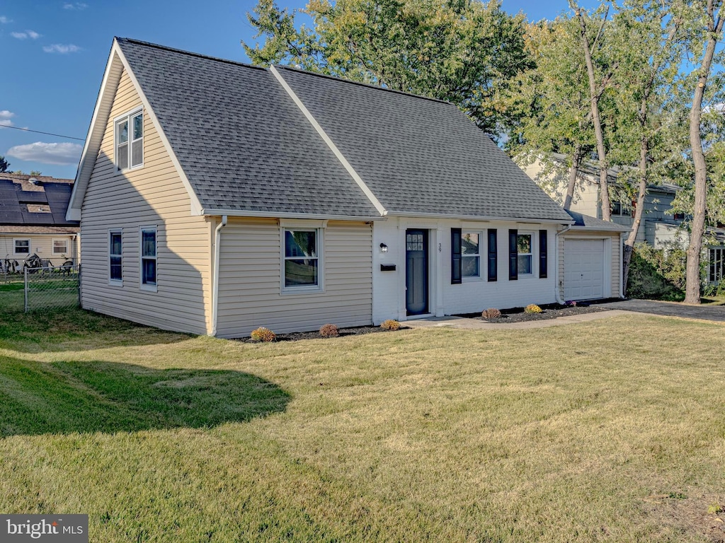 view of front facade featuring a front yard and a garage