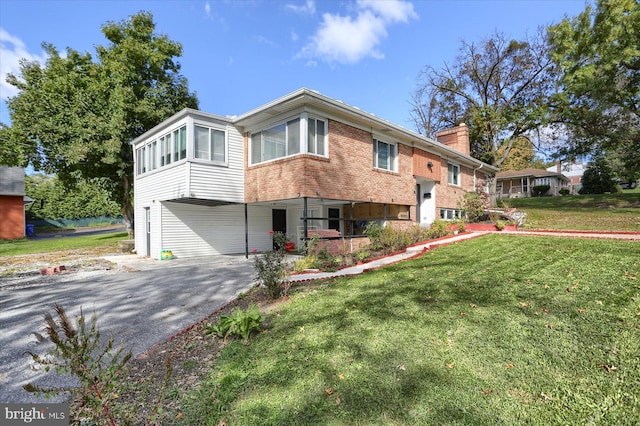 view of front of house with a front lawn