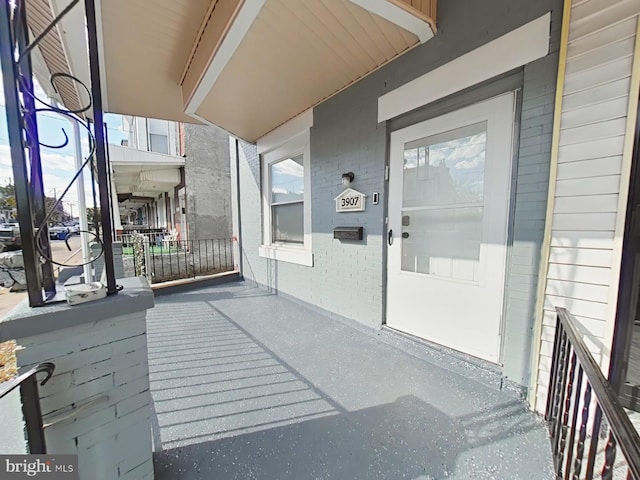 entrance to property featuring a porch