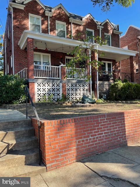 view of front of property featuring covered porch