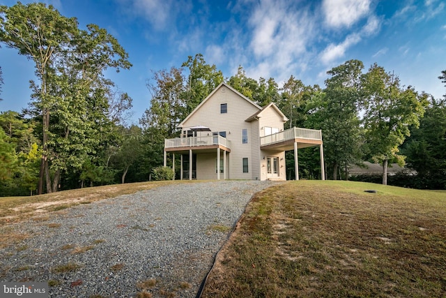 view of front of house with a front yard