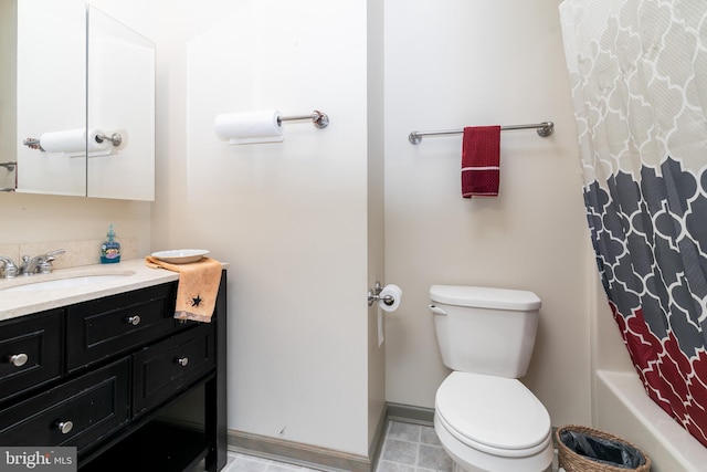 full bathroom featuring vanity, shower / bath combo with shower curtain, and toilet