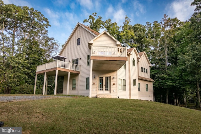 view of front of house featuring a front yard