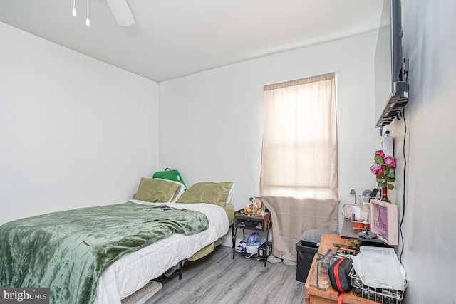 bedroom featuring wood finished floors and a ceiling fan