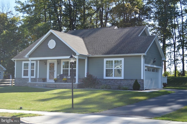 view of front facade featuring a front lawn and a garage