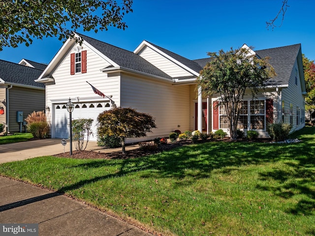 view of front of property featuring a front yard