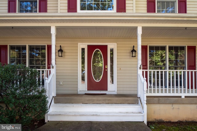 property entrance featuring a porch