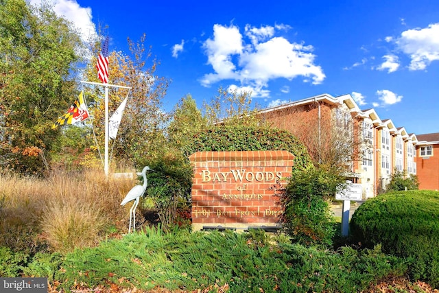 view of community / neighborhood sign