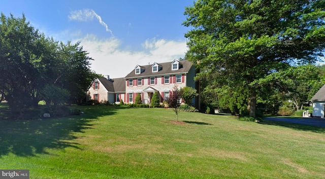 view of front of house featuring a front yard