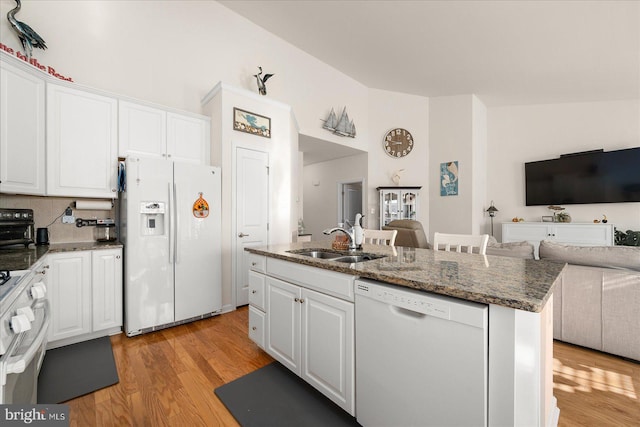 36865 Herring Way, Selbyville, DE 19975 - kitchen featuring white appliances, open floor plan, a sink, light wood-type flooring, and vaulted ceiling